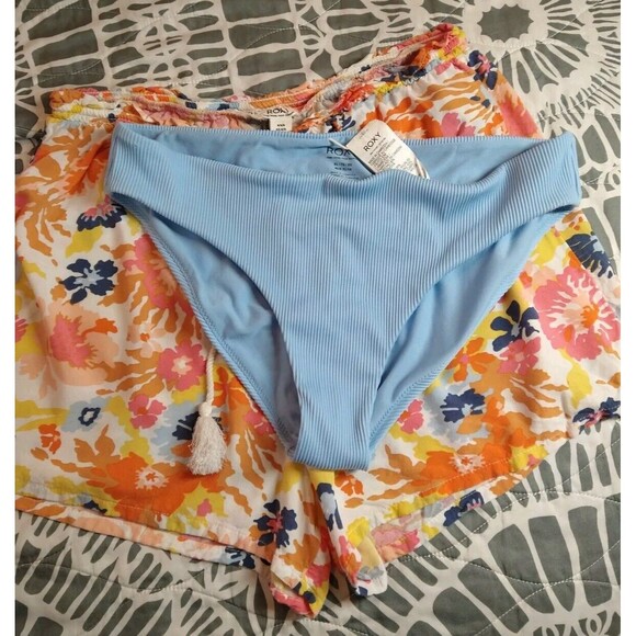 Roxy Swim Set Of 3 Pieces XL Shorts Are Medium But It Fits As A Set XL - Picture 5 of 16